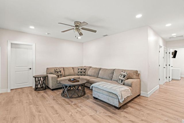 916 W DUVAL Street, Lantana, FL 33462