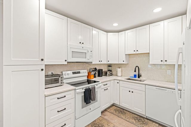 916 W DUVAL Street, Lantana, FL 33462