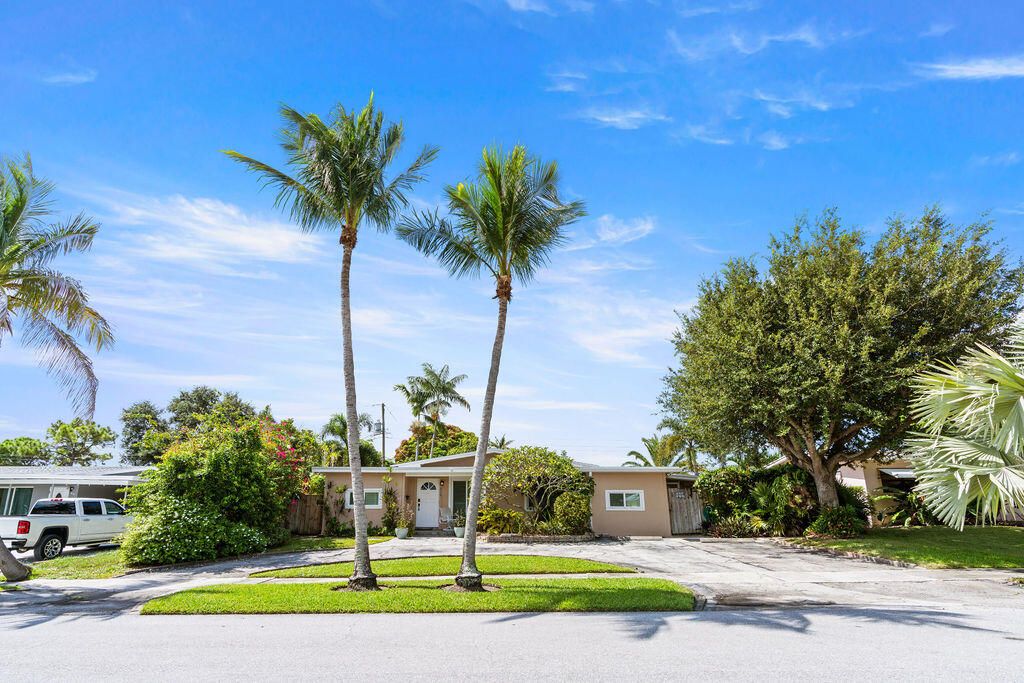 916 W DUVAL Street, Lantana, FL 33462