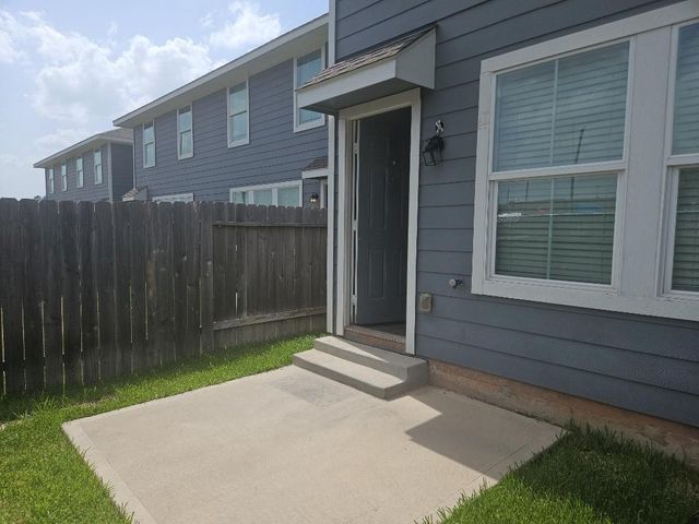 501 Hines Street B, Willis, TX 77378