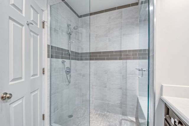 724 Ascot Court, Libertyville, IL 60048