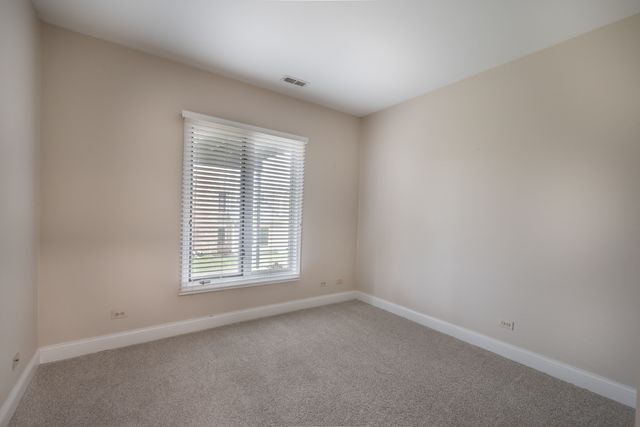 724 Ascot Court, Libertyville, IL 60048