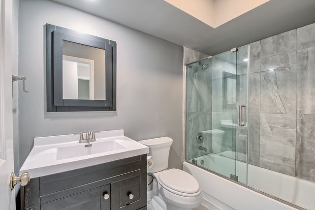 724 Ascot Court, Libertyville, IL 60048