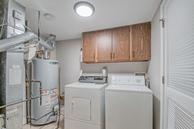 724 Ascot Court, Libertyville, IL 60048