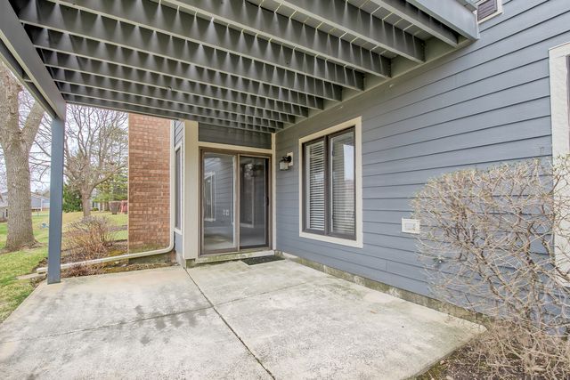 724 Ascot Court, Libertyville, IL 60048