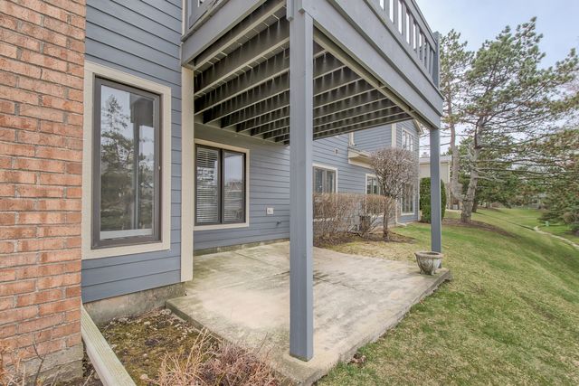 724 Ascot Court, Libertyville, IL 60048