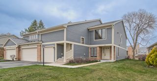 724 Ascot Court, Libertyville, IL 60048