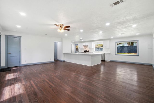 700 W Dogwood Street, Woodville, TX 75979