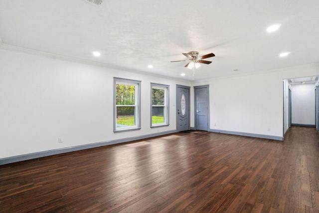 700 W Dogwood Street, Woodville, TX 75979