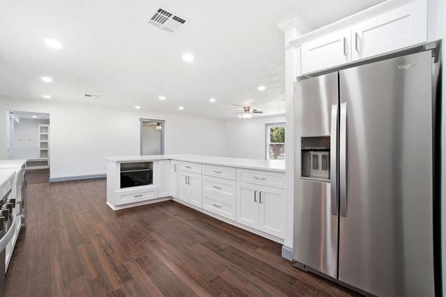 700 W Dogwood Street, Woodville, TX 75979