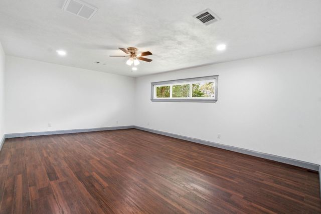 700 W Dogwood Street, Woodville, TX 75979