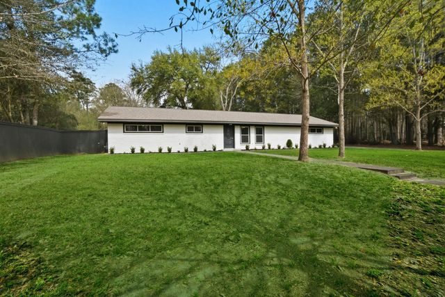 700 W Dogwood Street, Woodville, TX 75979