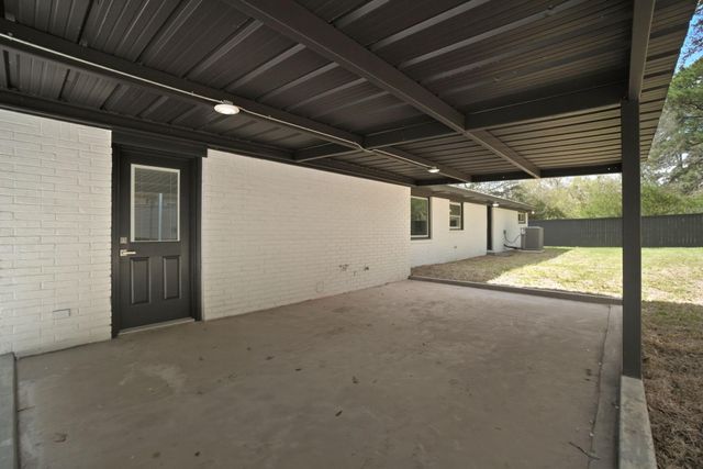 700 W Dogwood Street, Woodville, TX 75979