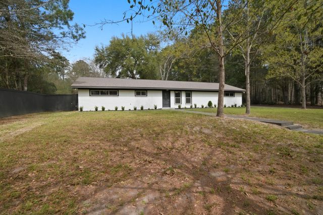 700 W Dogwood Street, Woodville, TX 75979