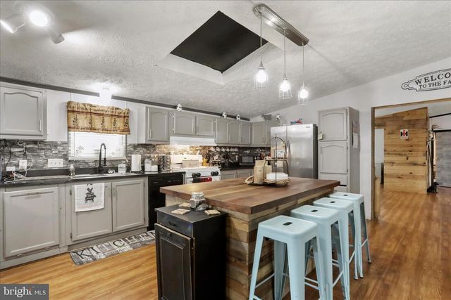 114 RUSTIC, Shippensburg, PA 17257