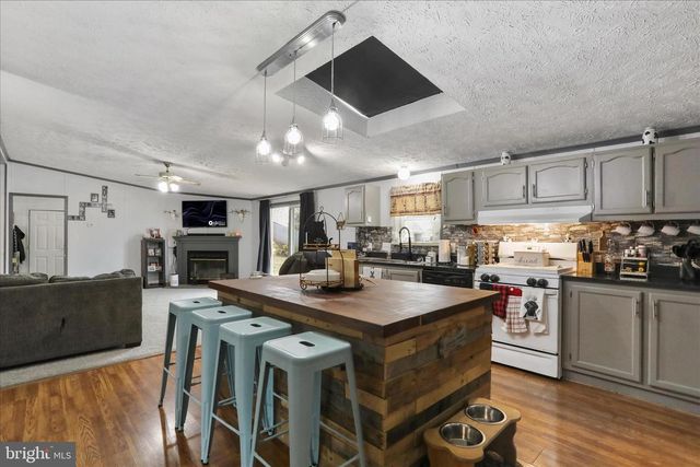 114 RUSTIC, Shippensburg, PA 17257