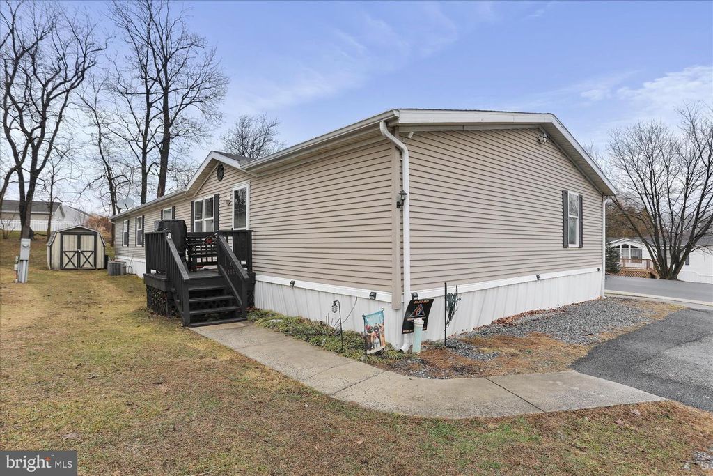 114 RUSTIC, Shippensburg, PA 17257
