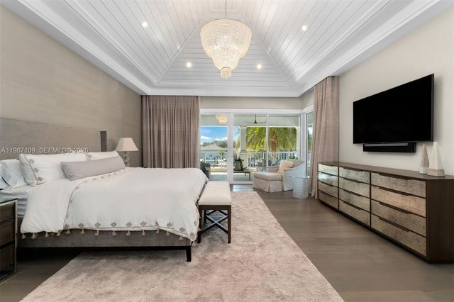 550 Marquesa Dr, Coral Gables, FL 33156