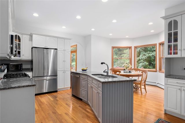 35 Great Road, Barrington, RI 02806