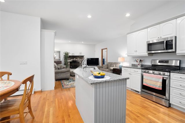 35 Great Road, Barrington, RI 02806