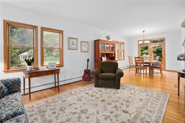 35 Great Road, Barrington, RI 02806