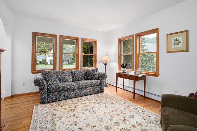 35 Great Road, Barrington, RI 02806