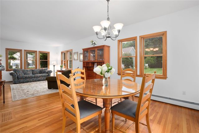 35 Great Road, Barrington, RI 02806