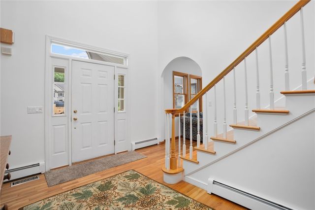 35 Great Road, Barrington, RI 02806