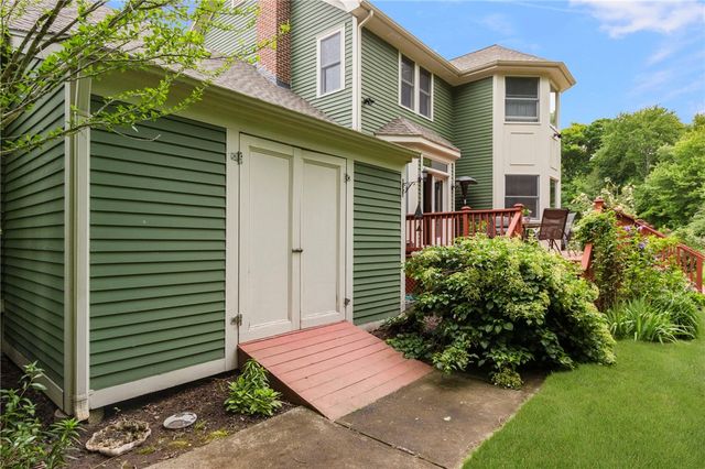 35 Great Road, Barrington, RI 02806