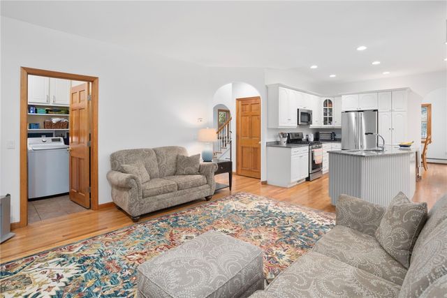 35 Great Road, Barrington, RI 02806