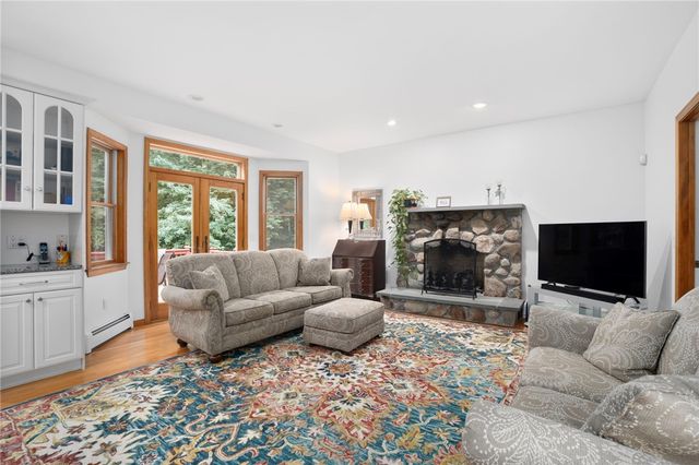 35 Great Road, Barrington, RI 02806
