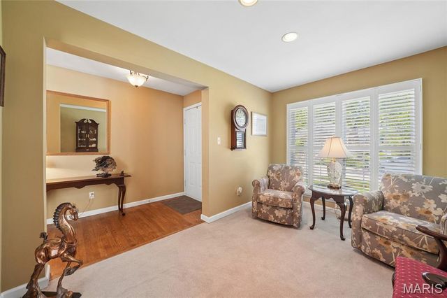 806 Whispering Village Circle, Ballwin, MO 63021