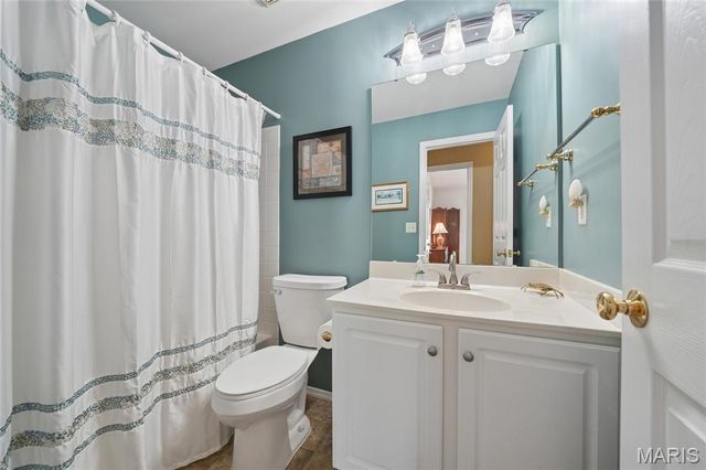 806 Whispering Village Circle, Ballwin, MO 63021