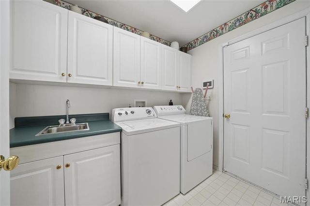 806 Whispering Village Circle, Ballwin, MO 63021