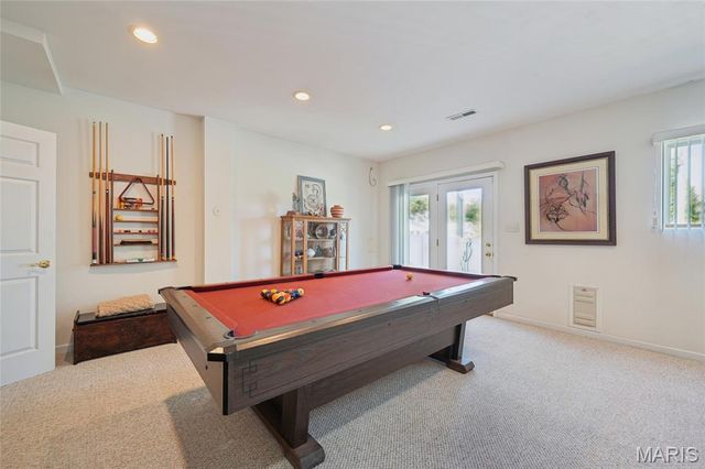 806 Whispering Village Circle, Ballwin, MO 63021