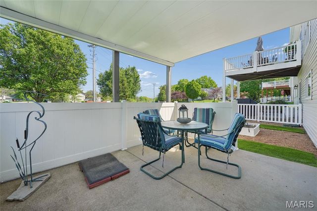 806 Whispering Village Circle, Ballwin, MO 63021