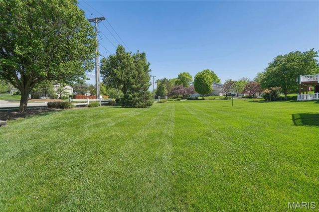 806 Whispering Village Circle, Ballwin, MO 63021