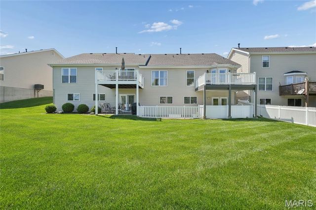 806 Whispering Village Circle, Ballwin, MO 63021