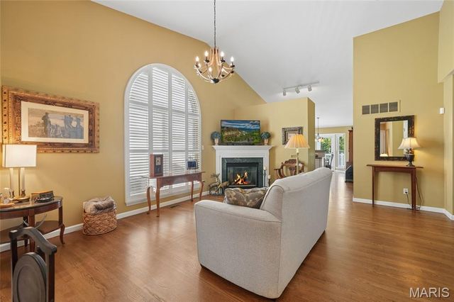 806 Whispering Village Circle, Ballwin, MO 63021