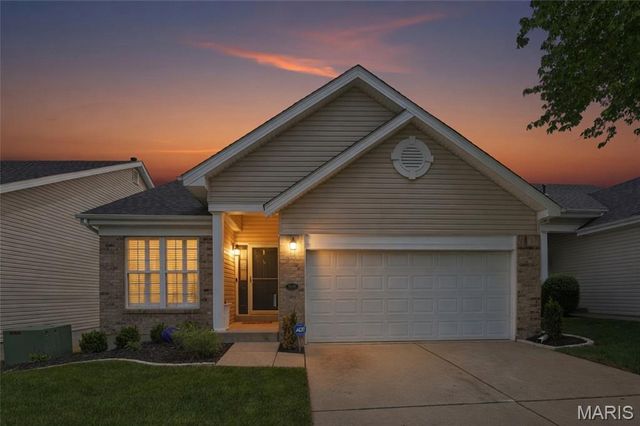 806 Whispering Village Circle, Ballwin, MO 63021