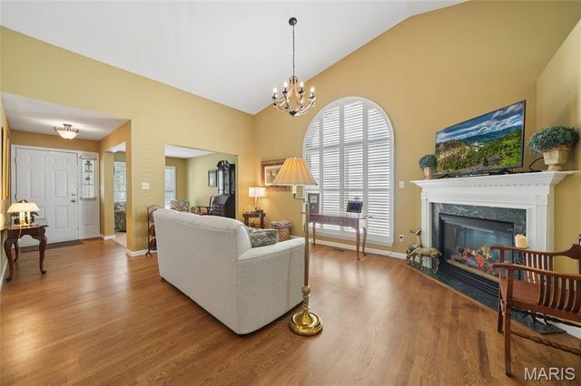 806 Whispering Village Circle, Ballwin, MO 63021