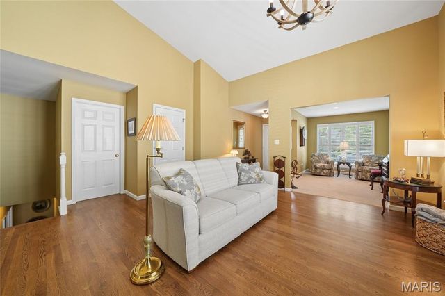 806 Whispering Village Circle, Ballwin, MO 63021