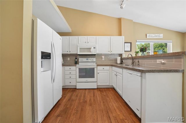 806 Whispering Village Circle, Ballwin, MO 63021