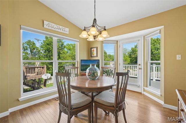 806 Whispering Village Circle, Ballwin, MO 63021