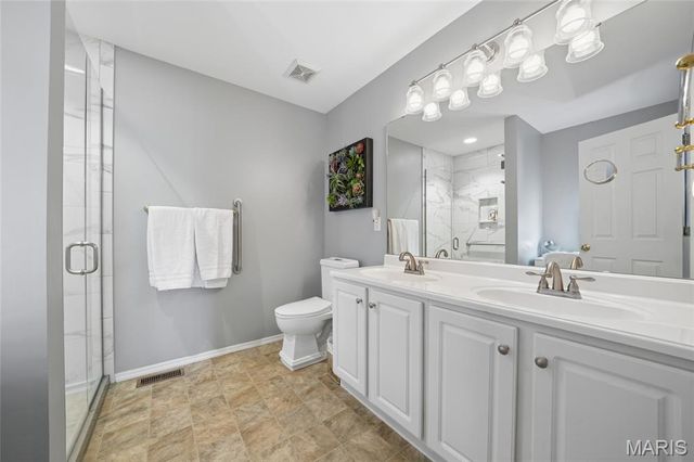 806 Whispering Village Circle, Ballwin, MO 63021