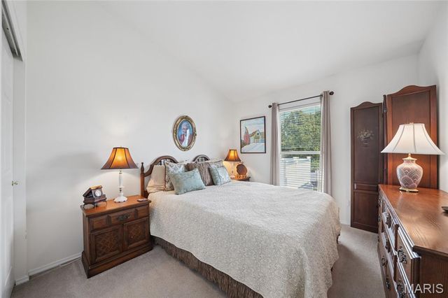 806 Whispering Village Circle, Ballwin, MO 63021