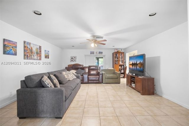19901 Highland Lakes Blvd, Miami, FL 33179