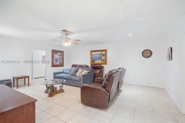 19901 Highland Lakes Blvd, Miami, FL 33179