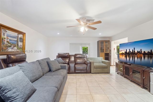 19901 Highland Lakes Blvd, Miami, FL 33179