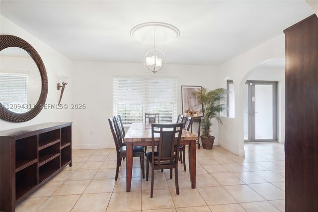 19901 Highland Lakes Blvd, Miami, FL 33179